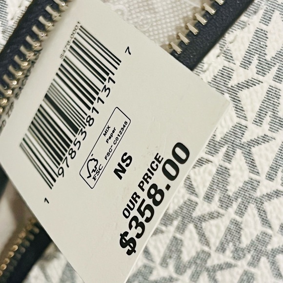 ✨ Michael Kors Logo Backpack & Hat Set | NWT | $358 MSRP Bag + $68 Hat - Picture 6 of 6